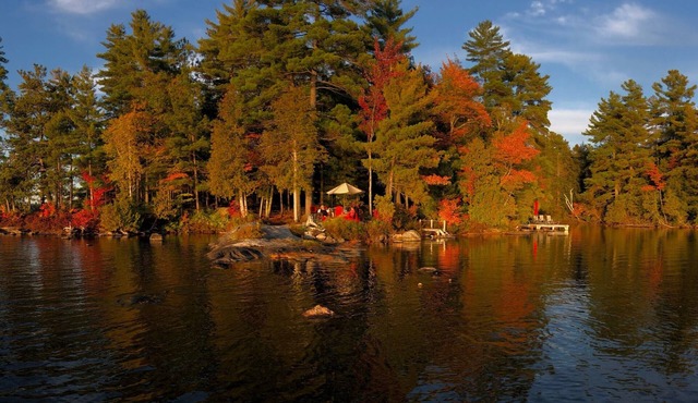 Comfort & beauty, inside and out in the heart beautiful of North Frontenac