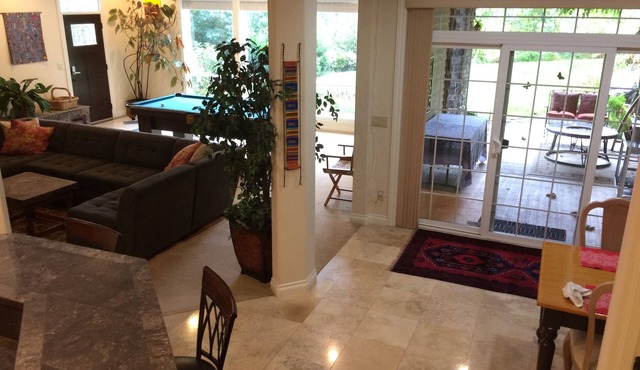 Comfort Close To Portland, Wine Country, Beaches, Rivers, And Mt. Hood