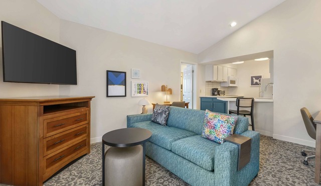Comfort & Convenience, 2 Spacious Units, Free Breakfast, Kitchen, Parking