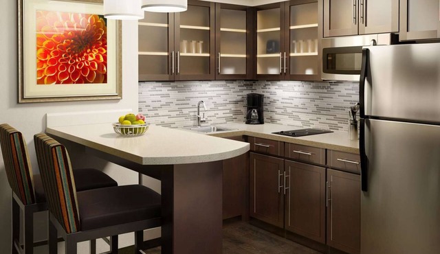 Comfort & Convenience! 3 Spacious Units w/Kitchen! Onsite Parking & Breakfast!