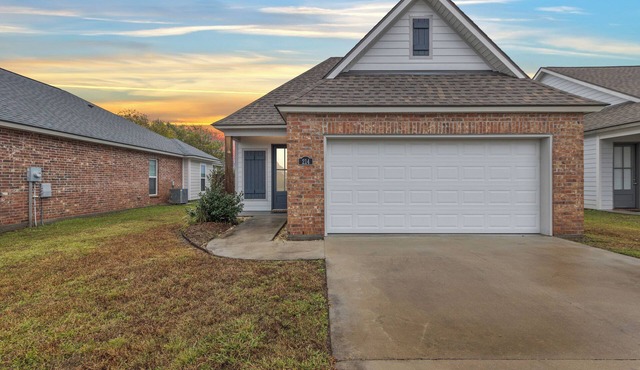 Comfort & Convenience Near Youngsville Sports Complex – 3BR Home Sleeps 6