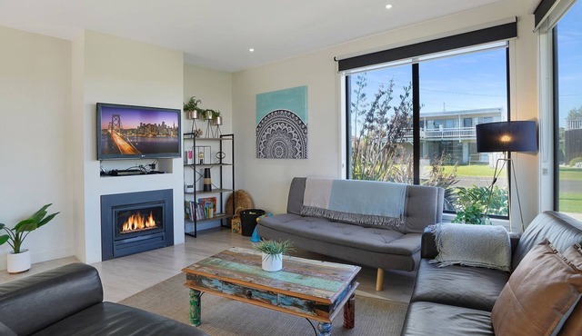 Comfort & elegance in a South Beach Retreat