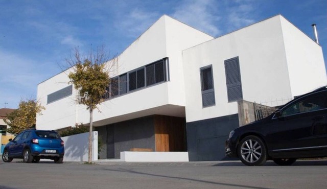Comfortable house with private pool and barbecue for 12 people