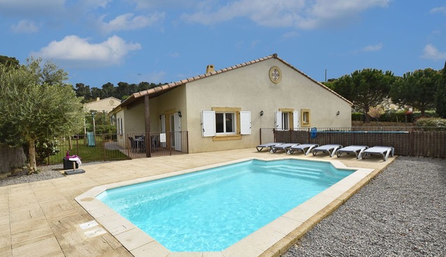 Comfortable villa with jacuzzi