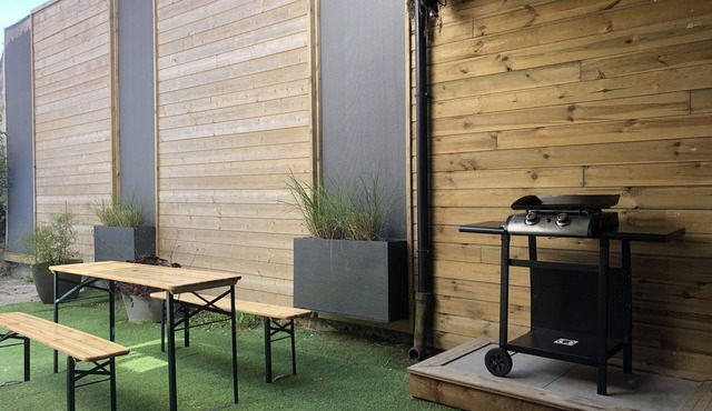 Comfortable, fully-equipped townhouse in enclosed courtyard.