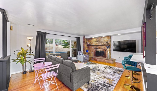 Comfort, Fun, & charming! - 5BR oasis w/Pool