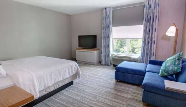 Comfort Guaranteed! Free Breakfast, Parking, Outdoor Pool, Pet-friendly!