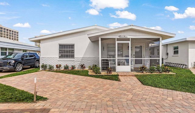 Comfort in a Beachside Haven - Aloha Kai #17 - Roelens