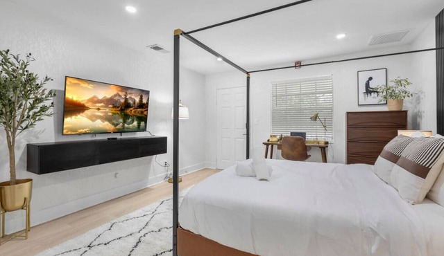 Comfort in Prime Area | Free Parking & Crib