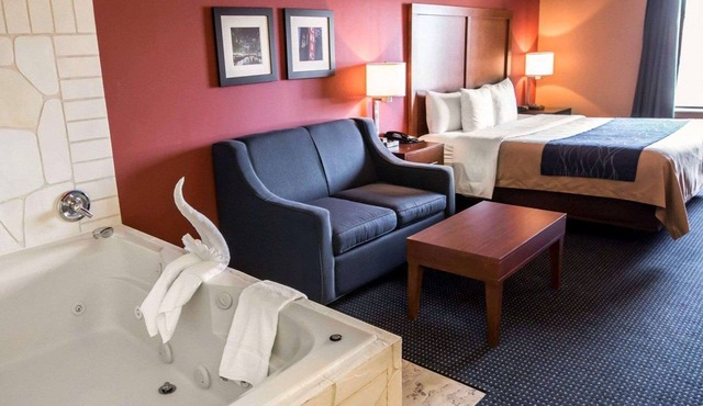 Comfort Inn Crystal Lake - Algonquin