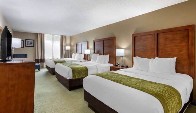Comfort Inn Muscatine near Hwy 61