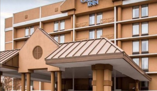 Comfort Inn NBA AllStar Hotel near light Rail to downtown