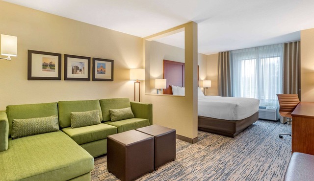 Comfort Inn & Suites West Des Moines
