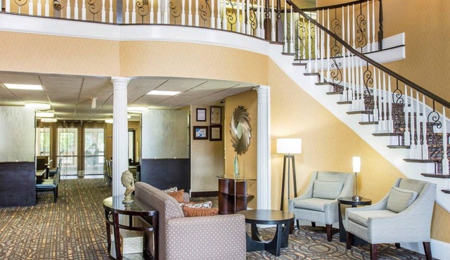 Comfort Inn & Suites at Stone Mountain