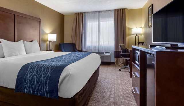 Comfort Inn & Suites Alameda at Albuquerque Balloon Fiesta Park