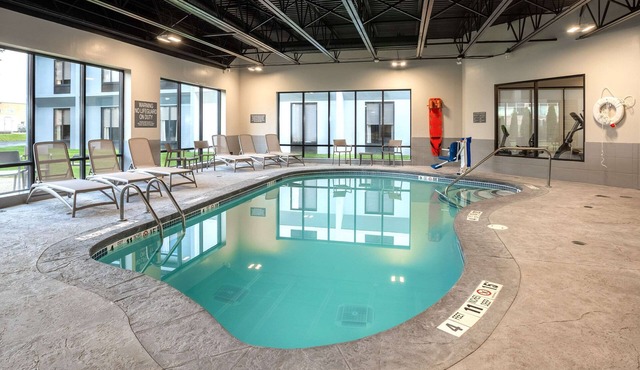Comfort Inn & Suites Buffalo Airport