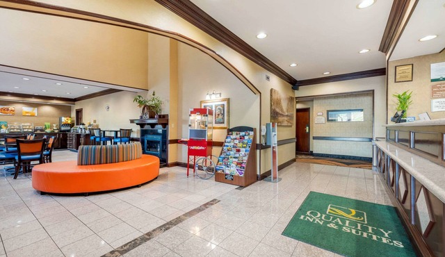 Comfort Inn & Suites Cincinnati Uptown Clifton