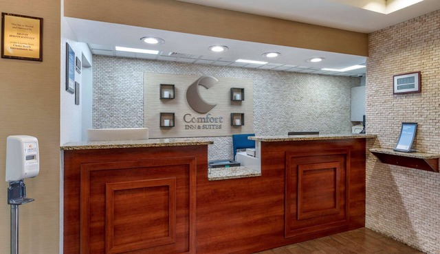 Comfort Inn & Suites Dayton Northwest - Englewood