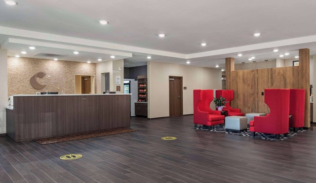 Comfort Inn & Suites Downtown near University