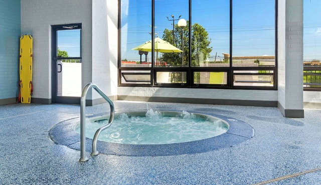 Comfort Inn & Suites Evansville Airport