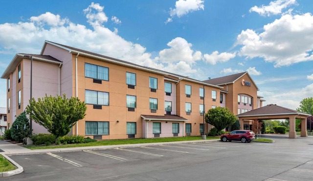 Comfort Inn & Suites Farmington - Victor