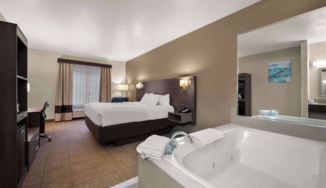 Comfort Inn & Suites Fenton