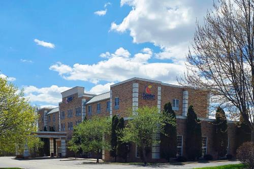 Comfort Inn & Suites Grafton-Cedarburg