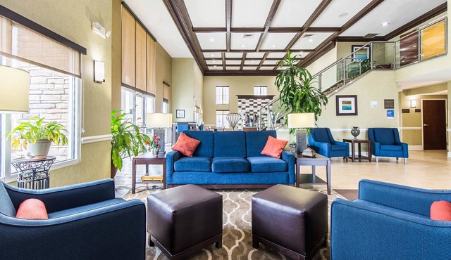 Comfort Inn & Suites Greenwood near University