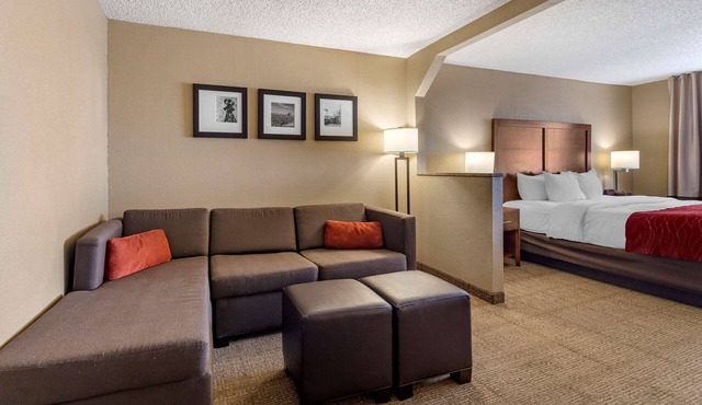 Comfort Inn & Suites Hays I-70