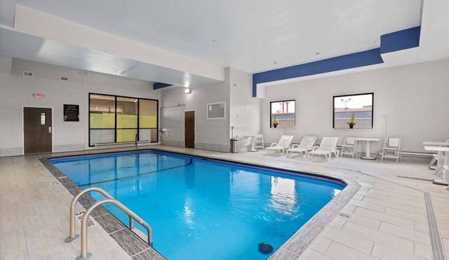 Comfort Inn & Suites Hazelwood - St. Louis