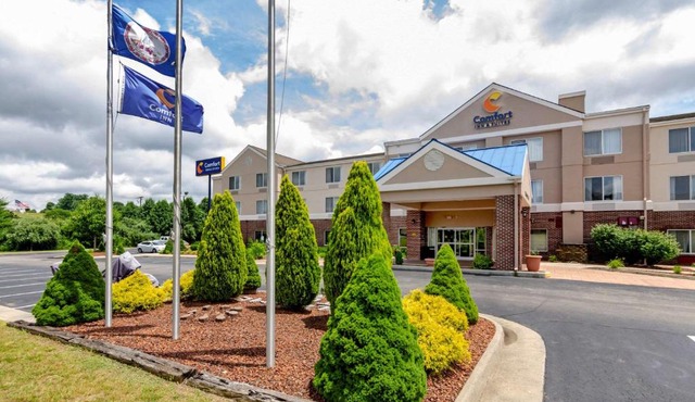 Comfort Inn & Suites Hillsville I-77
