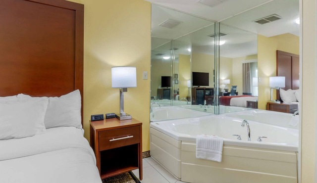 Comfort Inn & Suites Hillsville I-77