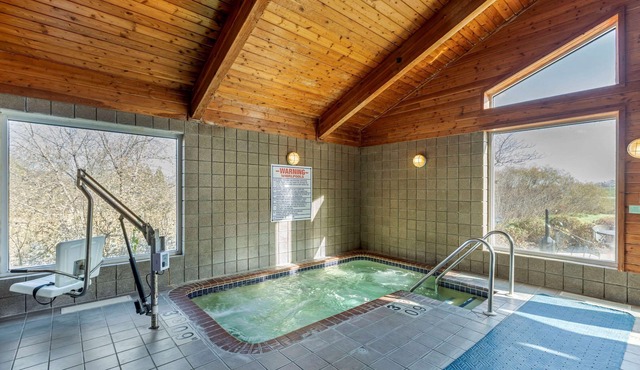 Comfort Inn & Suites Jackson - West Bend