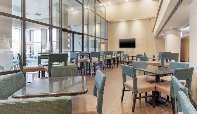 Comfort Inn & Suites Johnstown - Richland Town Center