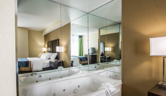 Comfort Inn & Suites Lantana - West Palm Beach South