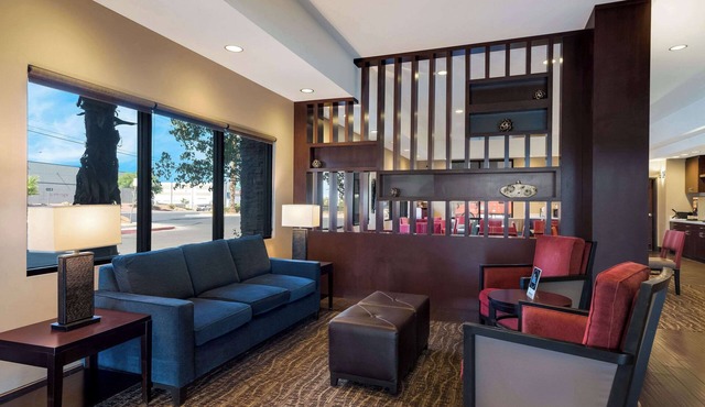 Comfort Inn & Suites Las Vegas - Nellis
