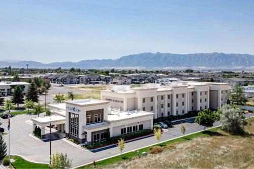 Comfort Inn & Suites Logan Near University