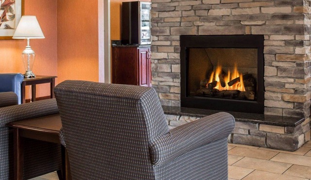 Comfort Inn & Suites Lumberton Central I-95
