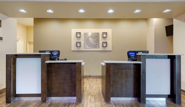 Comfort Inn & Suites Near Six Flags & Medical Center