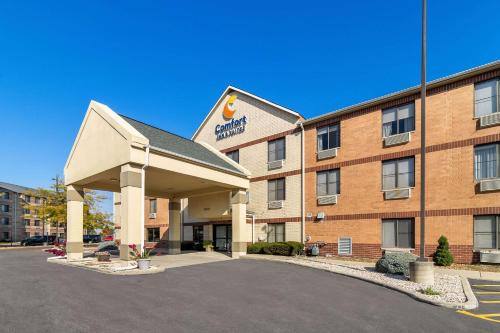 Comfort Inn & Suites near Tinley Park Amphitheater