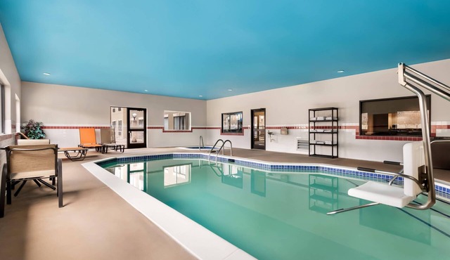 Comfort Inn & Suites North East