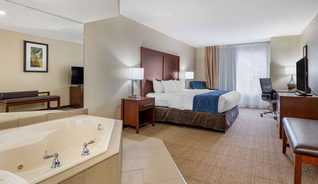 Comfort Inn & Suites Northern Kentucky