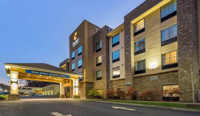 Comfort Inn & Suites Pittsburgh South