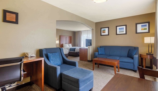 Comfort Inn & Suites Pittsburg KS