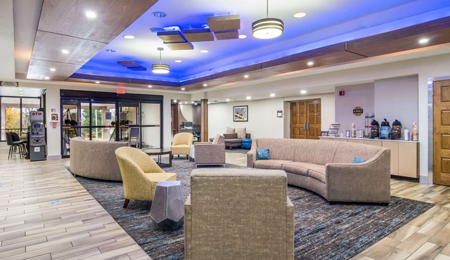 Comfort Inn & Suites Pittsburgh Fox Chapel