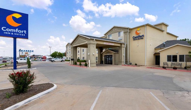 Comfort Inn & Suites Ponca City near Marland Mansion