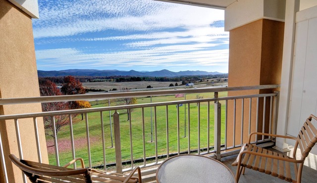 Comfort Inn & Suites Raphine - Lexington near I-81 and I-64