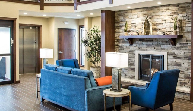 Comfort Inn & Suites Riverview near Davenport and I-80