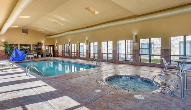Comfort Inn & Suites Russellville I-40