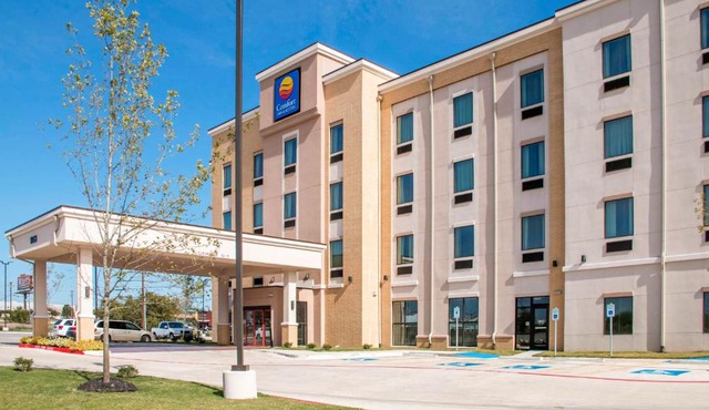 Comfort Inn & Suites San Marcos near Outlet Mall